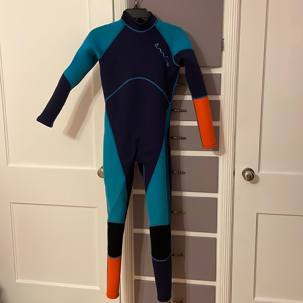 Women’s size medium wetsuit